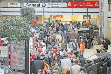 Der erste Beda Markt fand im März 1979 statt Nach und nach kamen Autos