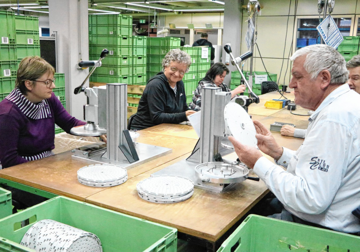 In den Albert-Schweitzer-Werkstätten finden Menschen mit Behinderung Arbeit in Bereichen wie Montage, Verpackung, Metallbearbeitung und mehr. Foto: Katharina Reich