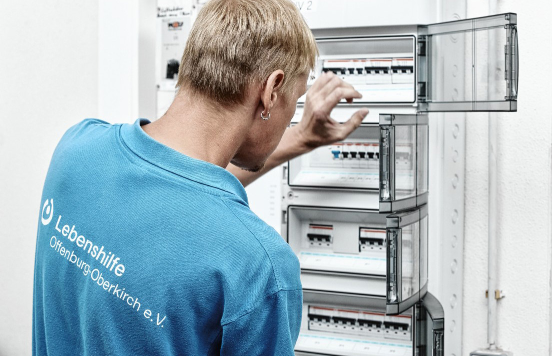 Es gibt unter anderem im Bereich der Elektroinstallation viele Arbeitsplätze auf dem Arbeitsmarkt. Foto: Lebenshilfe Offenburg