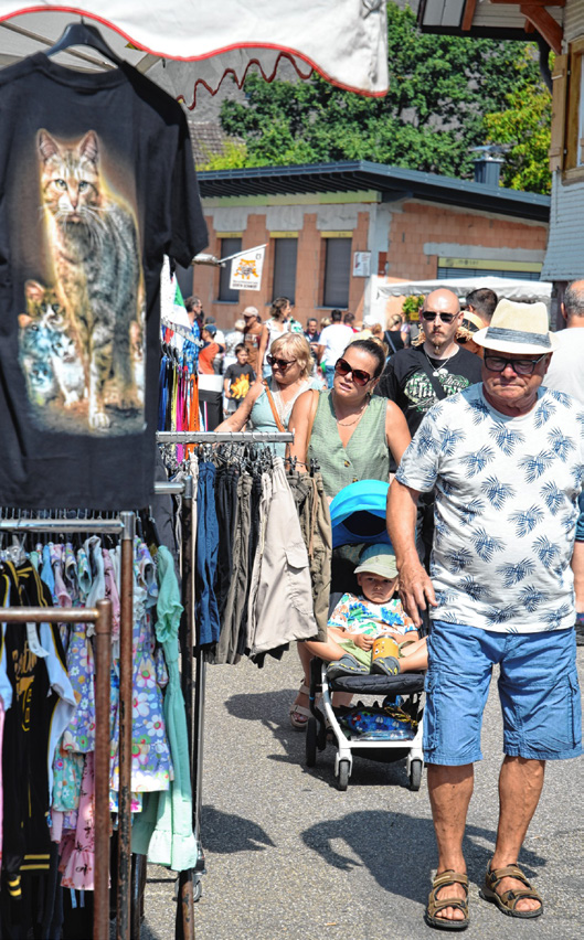 Beim bunten Jahrmarkt gibt es für jeden Geschmack was.