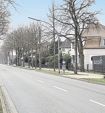 Im Osten geht die Bremer Straße immer mehr in eine umfangreiche Wohnbebauung über. <span id="i7vat">Foto: Dieter Freese</span>