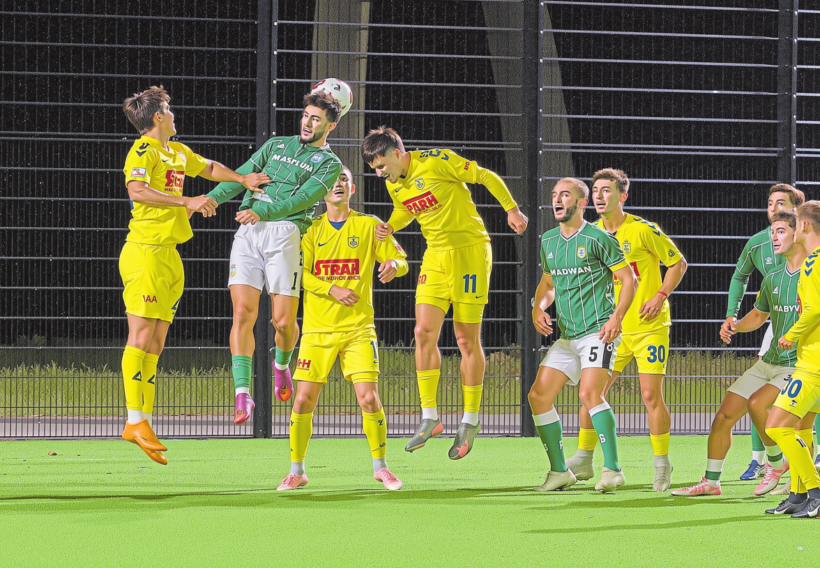 Werders Generalprobe gegen Werder II ging mit einer 0:8-Packung böse daneben. Foto: Andre Klattenhoff