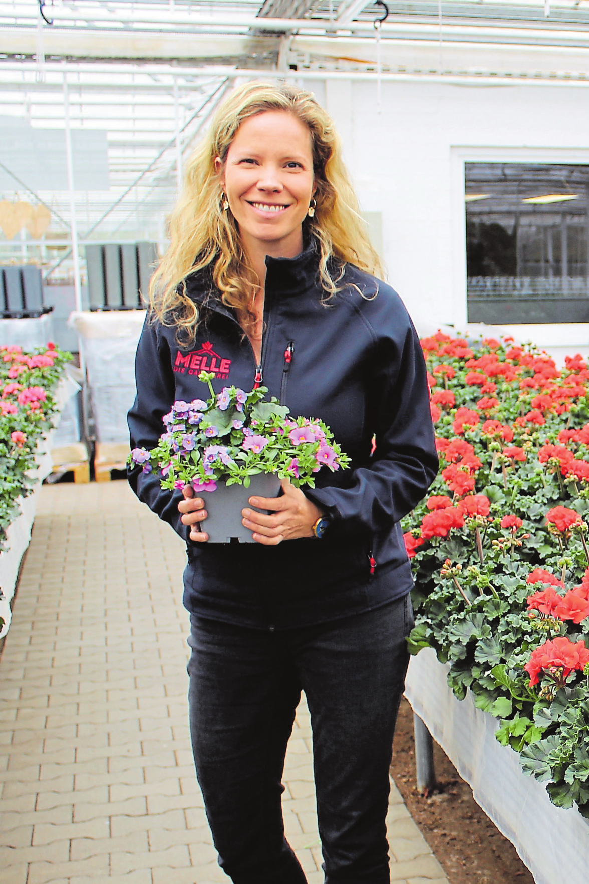3. Generation: Die aktuelle Inhaberin Carolin Melle in der Gärtnerei.. Foto: Dieter Freese
