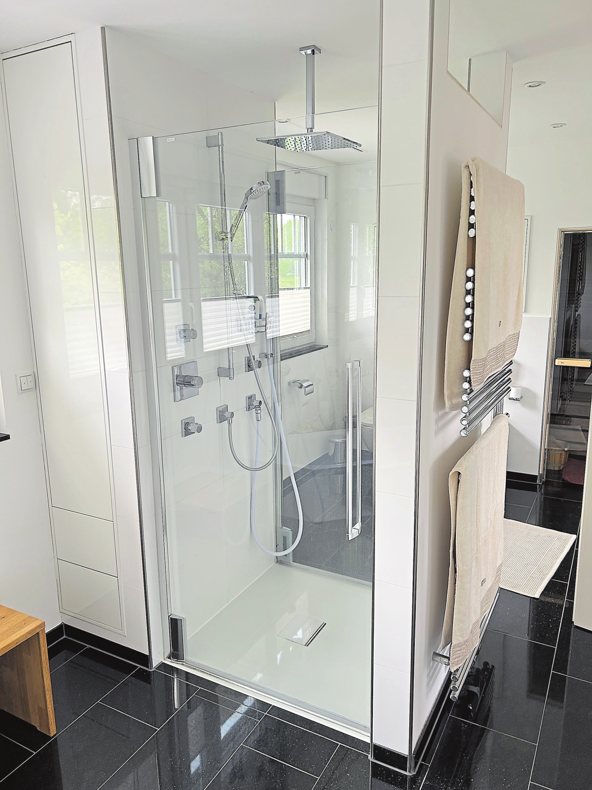 Das Team der Firma Skibba legt besonderen Wert auf individuelle Badplanungen und Sanitärlösungen bei persönlicher Beratung. FOTO: SKIBBA