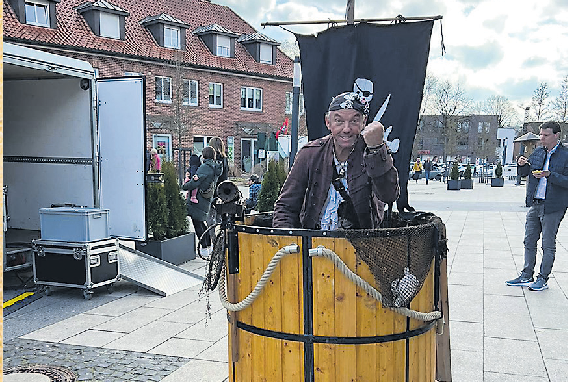 Kapitän Black wird mit seinem Piratenfass unterwegs sein und wer sich als würdig erweist, bekommt von ihm die beliebte Piratenurkunde. Foto: Sögel Marketing GmbH