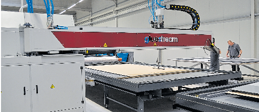 Die neue Klebstoffauftragsanlage im Einsatz.