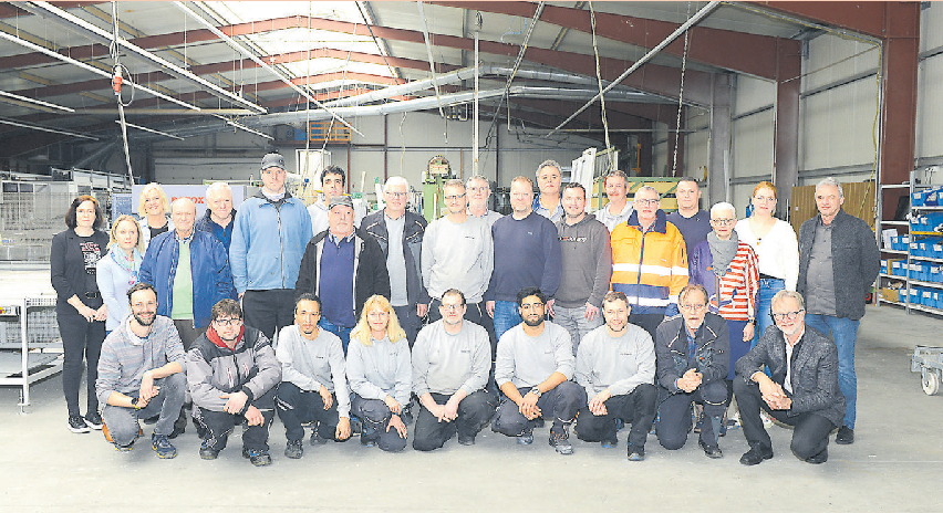 Das Team von Fensterbau Schöpper feiert stolz das 75-jährige Firmenjubiläum - ein starkes Zeichen für Qualität, Zusammenhalt und Tradition.