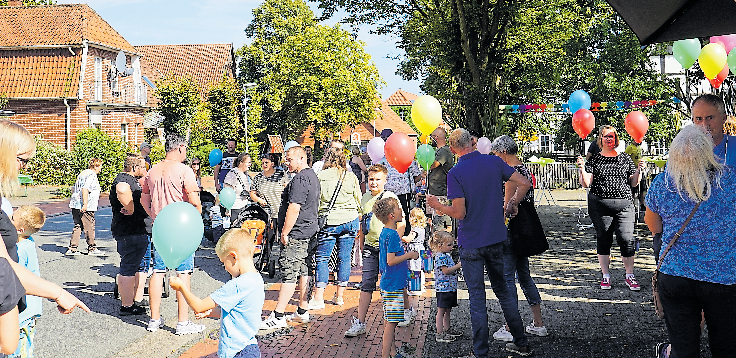 Der Luftballonwettbewerb gehört fest zum Programm. Fotos: Jürgen Schwietert/Archi