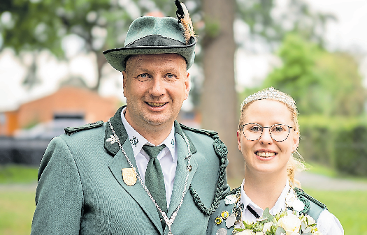 Prinzgemahl Torsten Stindt und Königin Anke Rave. Foto: Schützenverein Esterwegen