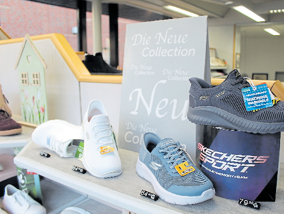 Schuhe der Marke Skechers erfreuen sich großer Beliebtheit.