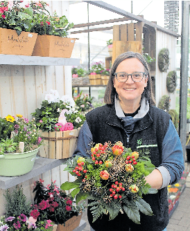 Zum Muttertag können sich Kunden Sträuße und Gestecke nach ihren Wünschen zusammenstellen lassen oder vorgefertigte Geschenke auswählen.