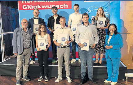 Die Absolventen mit guten oder sehr guten Leistungen erhielten als Prüfungsbeste eine besondere Auszeichnung. Kreishandwerkerschaft/Brandsplus-Foto