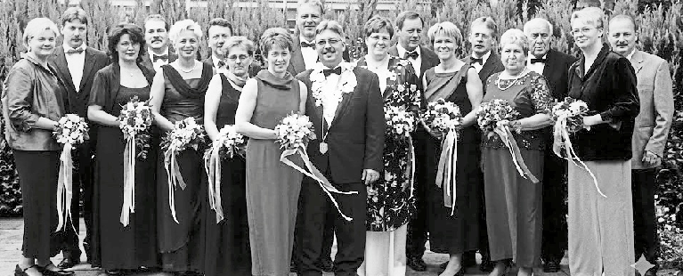 Der Thron 2001: Königspaar Hans und Maria Munk mit Gefolge.