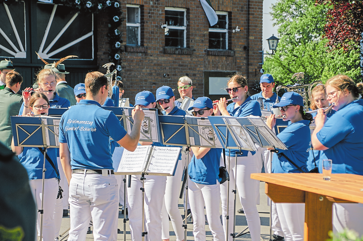 Musikdarbietungen begleiten das ganze Schützenfestwochenende. Fotos: Schützenverein Hardensetten - Winkelsetten