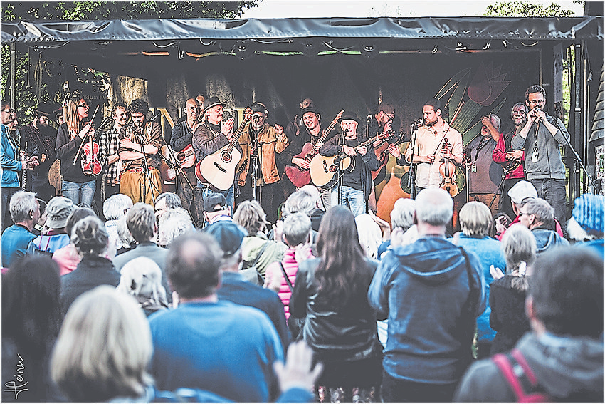 Traditionelles Finale der Venner Folk Tage: Große Session mit Musikern.