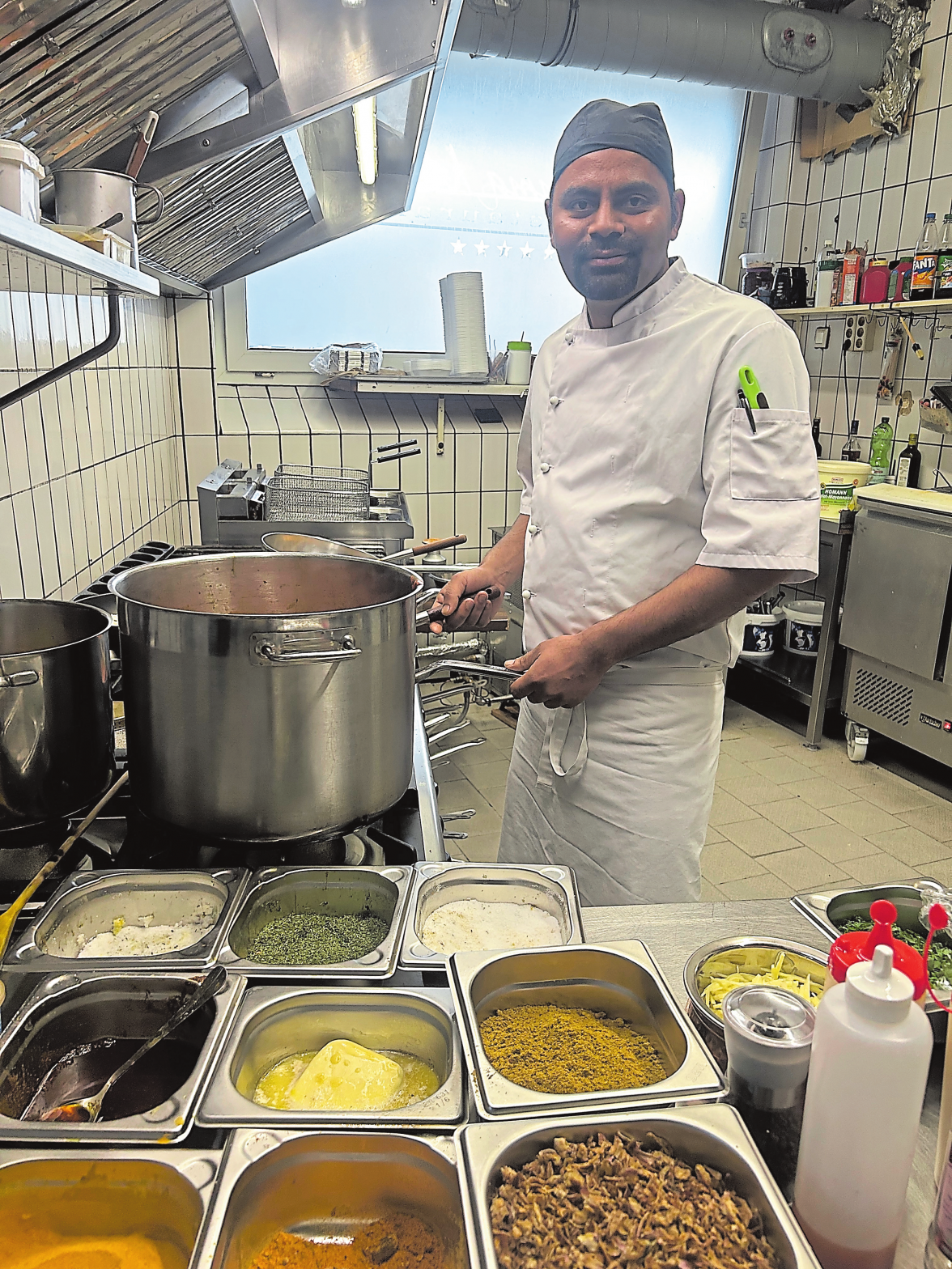 Pradeep Singh nutzt eine Vielfalt von Gewürzen für sein Kompositionen. Foto: Ehrhardt