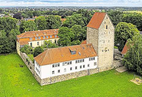 Einst hat der Bischof Engelbert II. von Osnabrück die bischöfliche Stiftsburg Wittlage erbauen lassen. In erster Linie sollte sie als Verteidigungsanlage dienen. Foto: Heinz-Jürgen Reiß