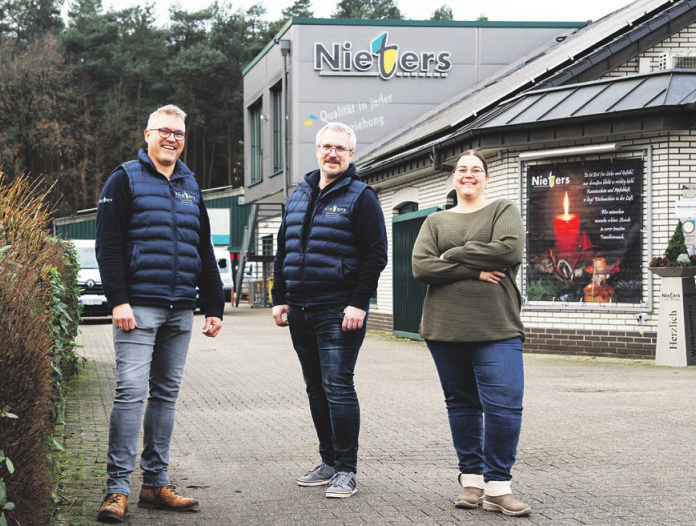 Elmar Nieters, Markus Krieg und Christina Nieters sehen Nieters Haustechnik gut für die Zukunft aufgestellt.
