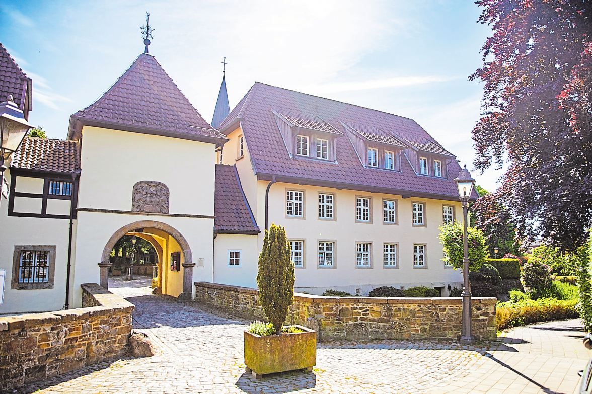 Die Praxis an der alten Klosterpforte am Stiftshof verbindet Tradition mit moderner Therapie.