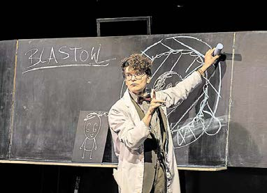 Emil Schwarz als der geniale Professor Blastow