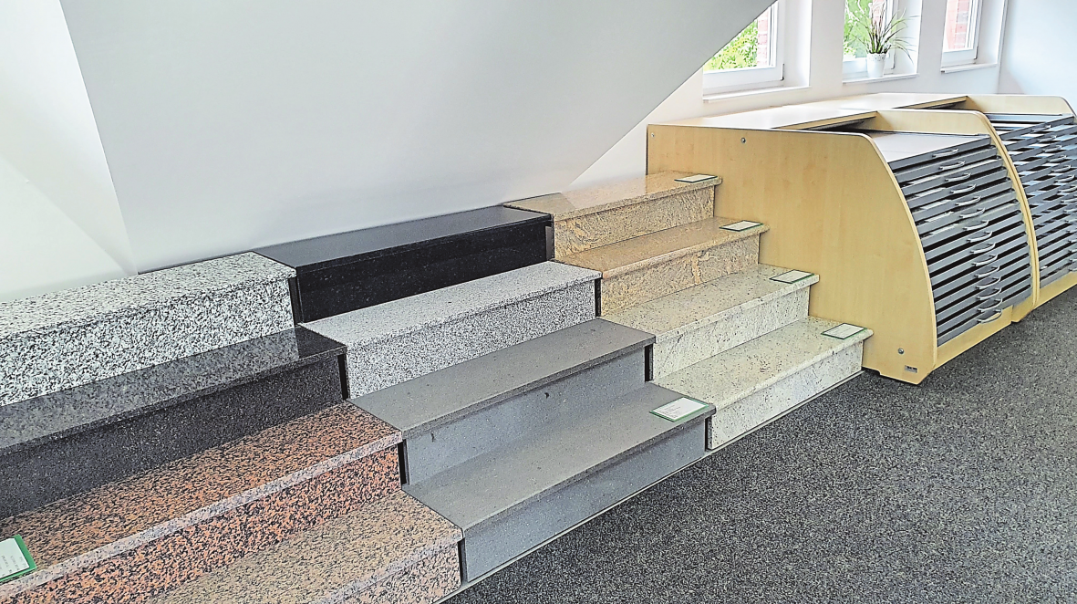Diese Mustertreppe gibt einen Eindruck vom Sortiment des Unternehmens. Fotos: Conny Rutsch