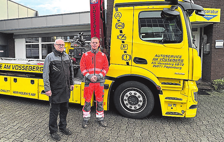Gemeinsam vor Ort: Hans-Gerd Behrens (links) und Niclas Sandrowski stehen für Kontinuität und die behutsame Weiterentwicklung des Betriebs. Ehrhardt-Foto