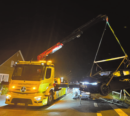 Rund um die Uhr einsatzbereit: Auch bei Nacht und unter schwierigen Bedingungen ist der Abschleppund Pannendienst zuverlässig im Einsatz. Foto-Sandrowski