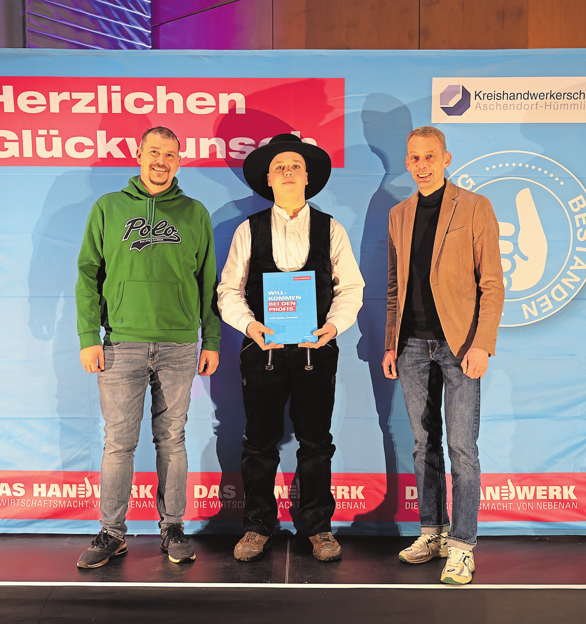 Der neue Zimmerergeselle der Baugewerks-Innung Aschendorf-Hümmling bei der Lossprechungsfeier im Forum Alte Werft. Kreishandwerkerschaft/Brandsplus-Foto
