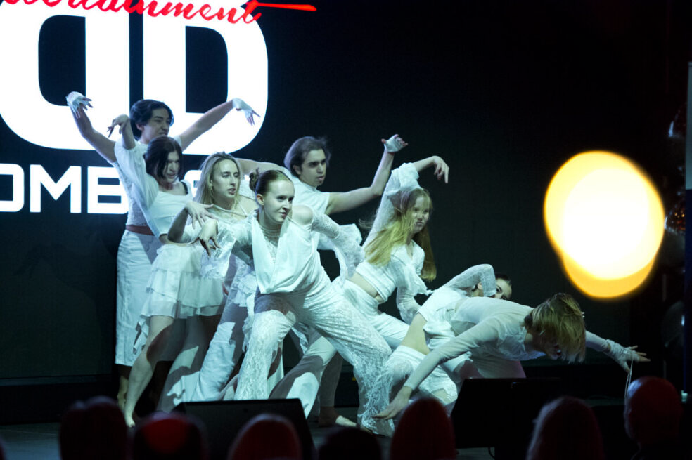 Das "Big Bombastic"-Ensemble der Tanzschule Hull sorgte für gute Unterhaltung.