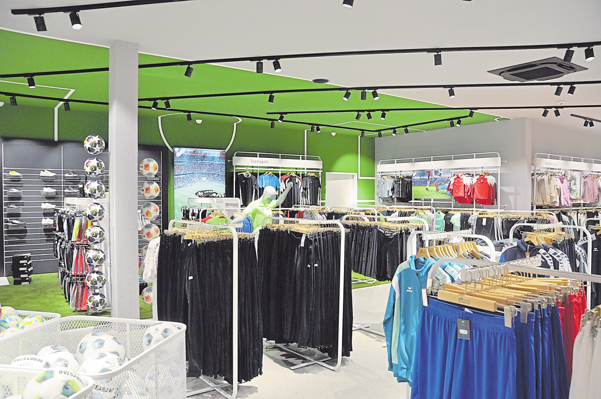 Teamsport steht bei Intersport Schulte im Fokus.