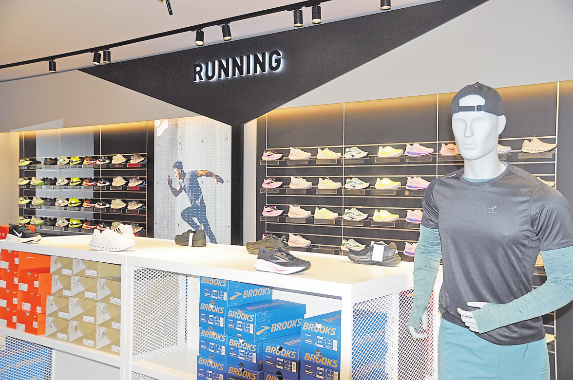 Im Running-Bereich finden die Kunden eine große Auswahl an aktuellen Laufschuhen. Fotos: Sebastian Migura