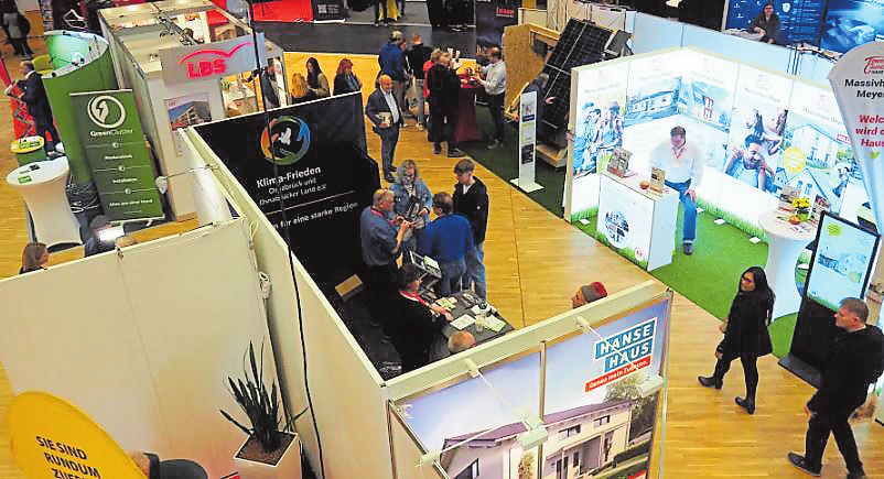 Die Messe "Bauen | Wohnen | Energie“ in der OsnabrückHalle zieht jedes Jahr viele interessierte Besucherinnen und Besucher an. Foto: Tom Bullmann/Archiv