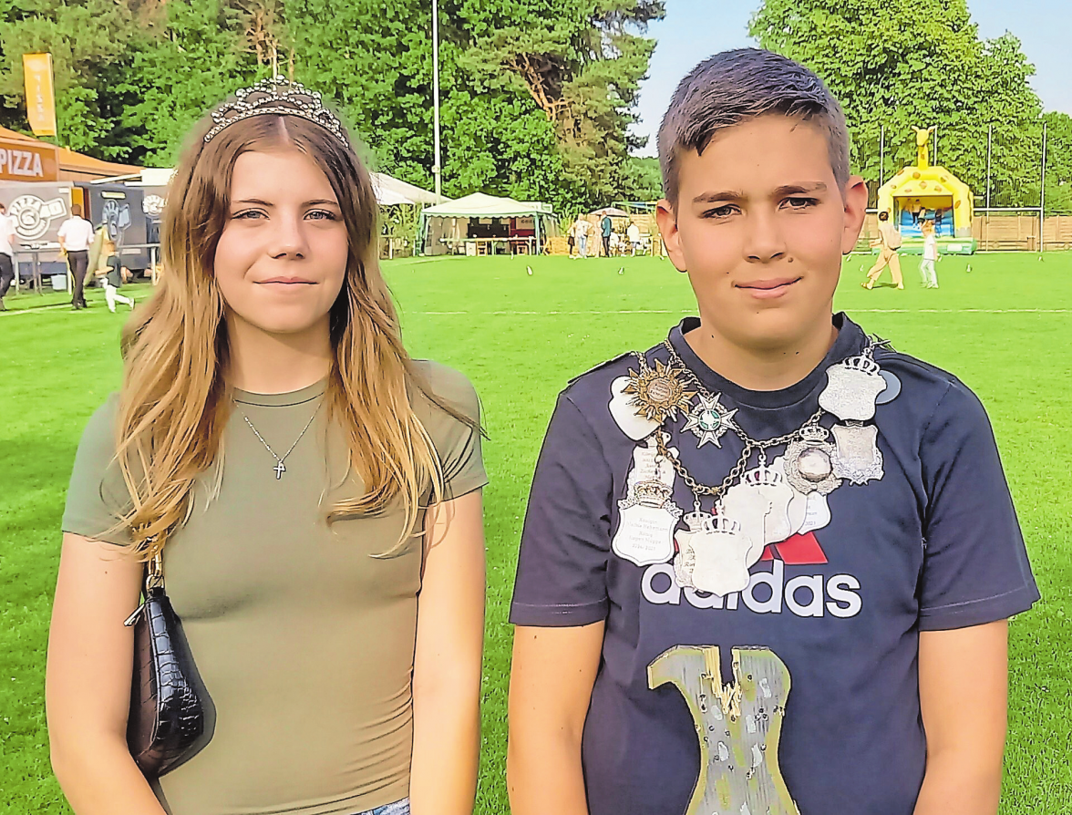 Das Kinderkönigspaar mit Königin Charlotte Brinkmann und König Jorit Chisholm.