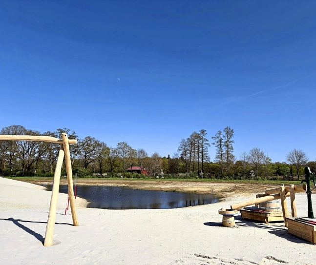 <span id="icqci">… einen liebevoll angelegten Spielplatz (u.) und vieles mehr wurde gedacht. Fotos: Julius Schütte</span>
