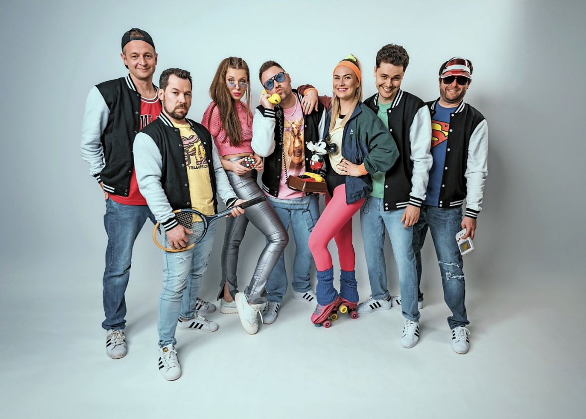 „The 80s 90s Liveband“ präsentiert Hits und Ohrwürmer aus zwei Jahrzehnten. Foto:„The 80s 90s Liveband“