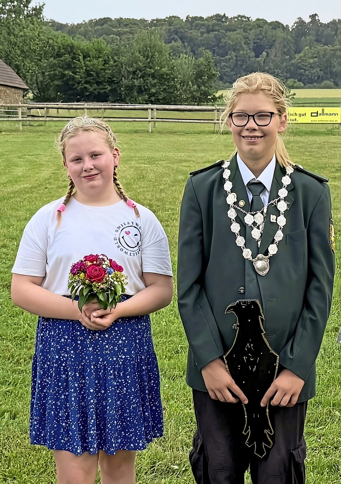 Das Kinderkönigspaar mit Jale Splinter und Theodor Hardt freut sich auf das Schützenfest.