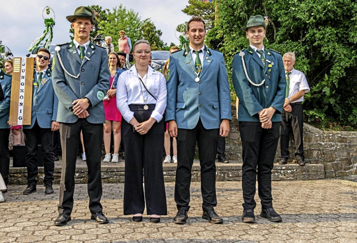 Jungschützenkönig Nils Lübker mit Königin Lara Frischen.