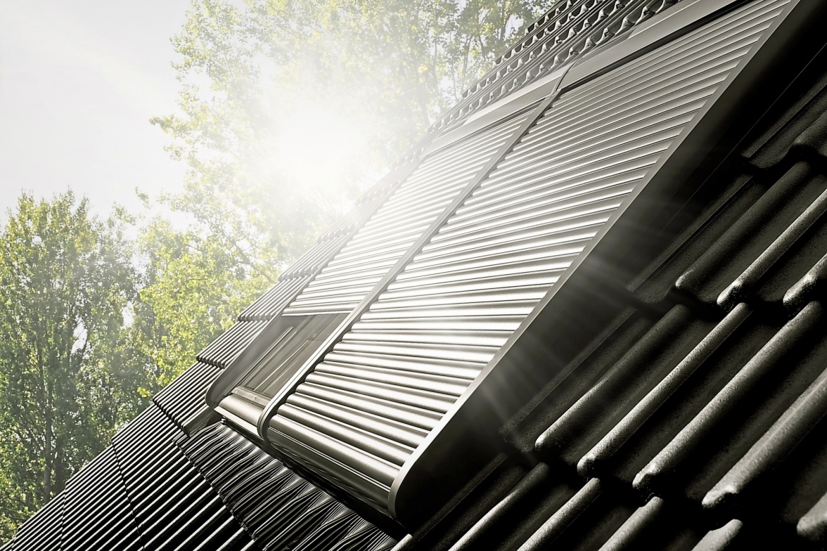 Am besten ist außenliegender Schutz für ein Dachfenster. Foto: Velux/dpa-tmn