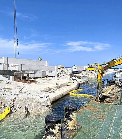 Baustelle auf Malta direkt am Mittelmeer.