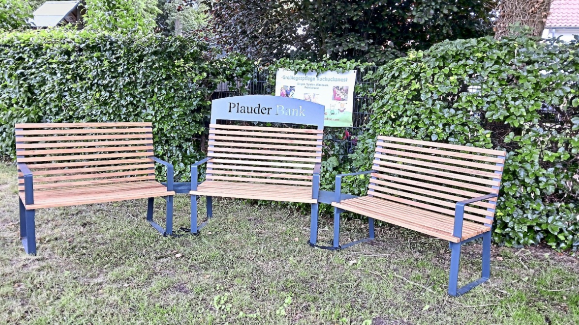 Die Plauderbank gehört zum jüngsten Projekt „Gemeinsam statt einsam“.