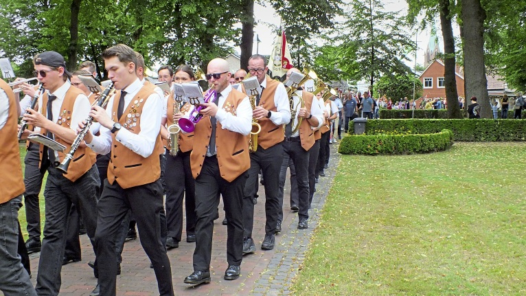 Die Kolpingkapelle sorgt für den richtigen Ton beim Schützenfest.