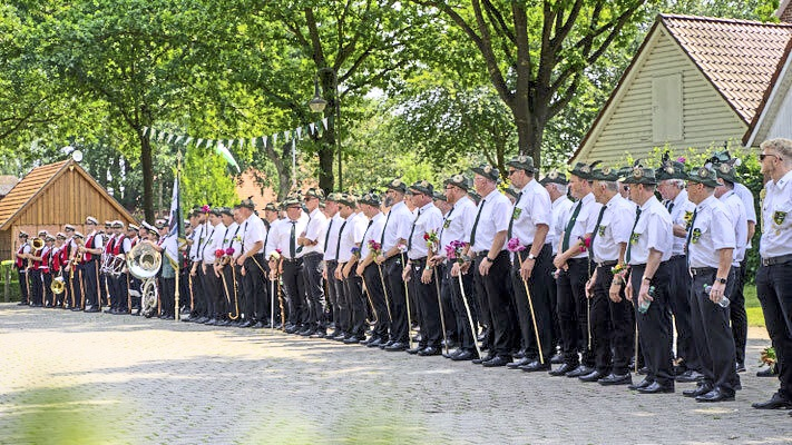 Am Sonntag beginnt das Schützenfestprogramm mit dem Antreten der Rühler Schützen.