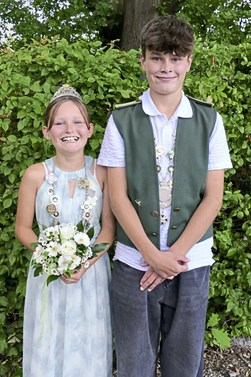 Kinderkaiser Ole Titgemeyer und -kaiserin Mia Haẞlöwer