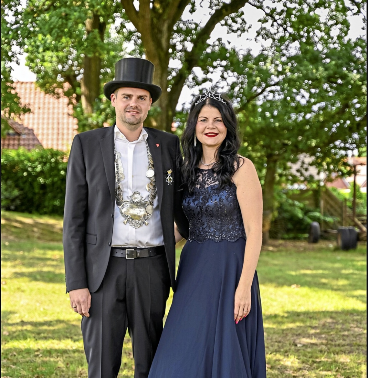 Johannes und Lena Glander regieren 2025/2026 das Schützenvolk in Börger. Fotos: Schützenverein Börger