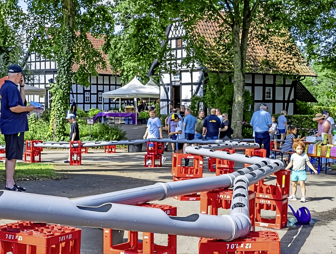 Die Wasserbaustelle ist bei den jüngeren Besuchern beliebt. Fotos: Heinz-Jürgen Reiẞ/Archiv
