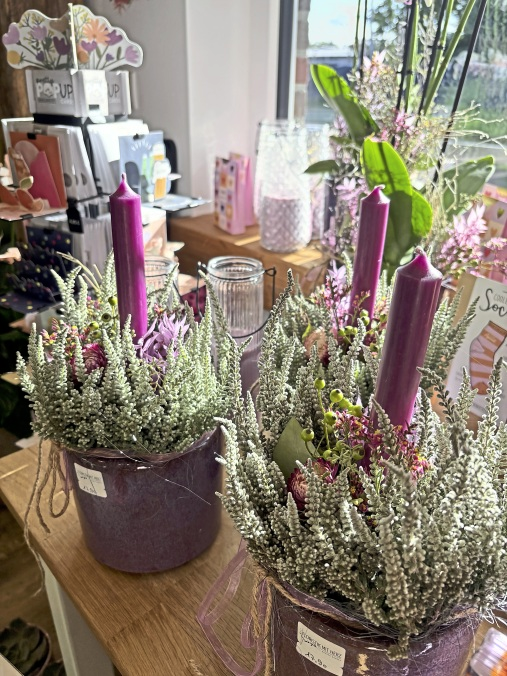 Es muss nicht immer ein großer Blumenstrauß sein, Andrea Robben bietet viele kleine Kunstwerke an.