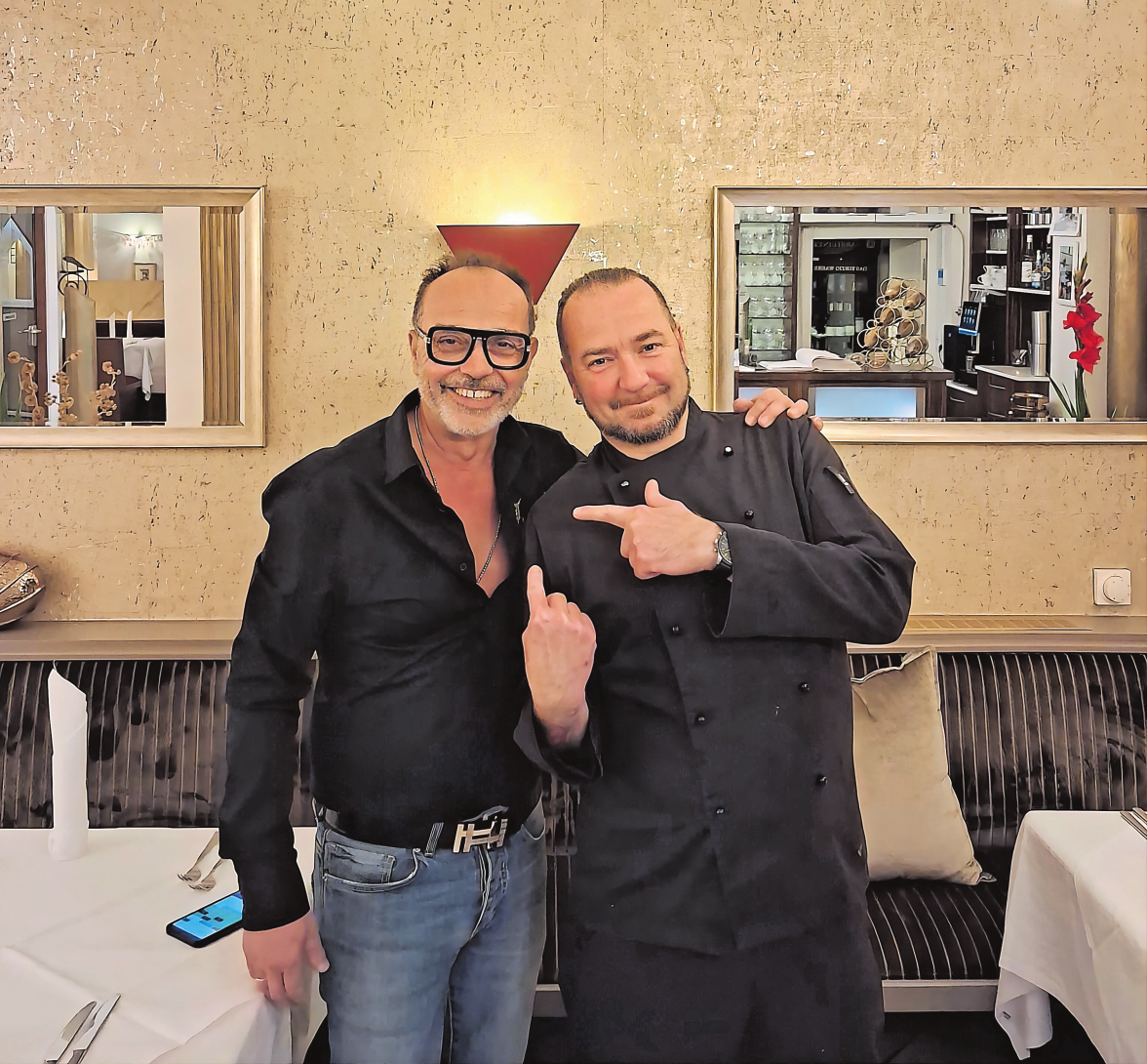 Apostolos Kritsiniotis (links) und Koch Normen Wolf arbeiten seit Mai 2025 zusammen. Foto: Restaurant Athen