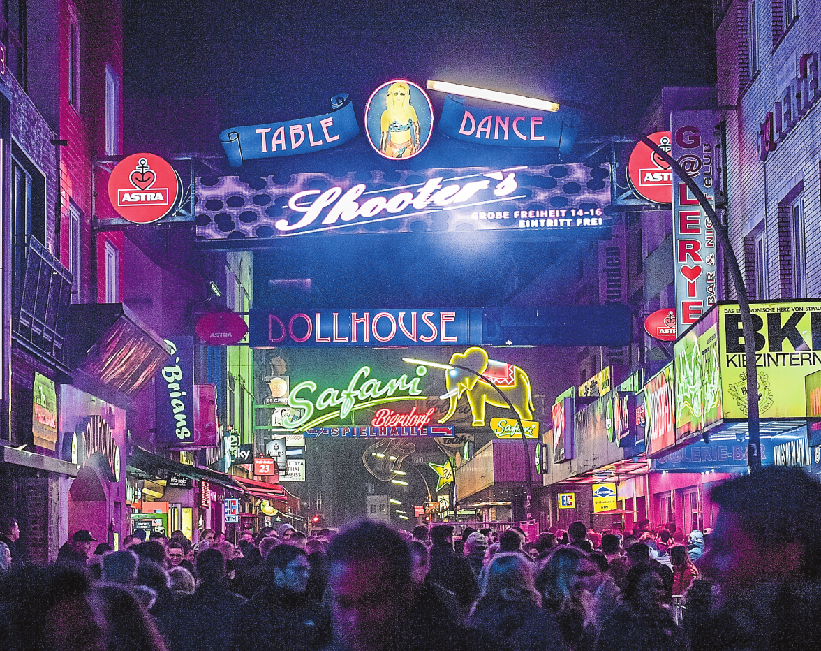 Sündigste Meile der Welt? Auf den 930 Metern zwischen dem Nobisund Millerntor läuft im September wieder das„Reeperbahn-Festival“ mit Musik aus allen Genres. Foto: Axel Heimken/dpa