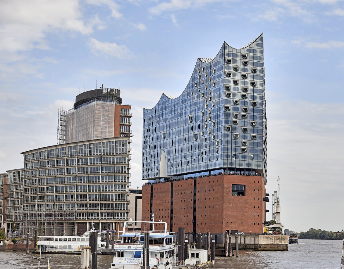 Besuchermagnet: Elbphilharmonie. Foto: Georg Wendt/dpa