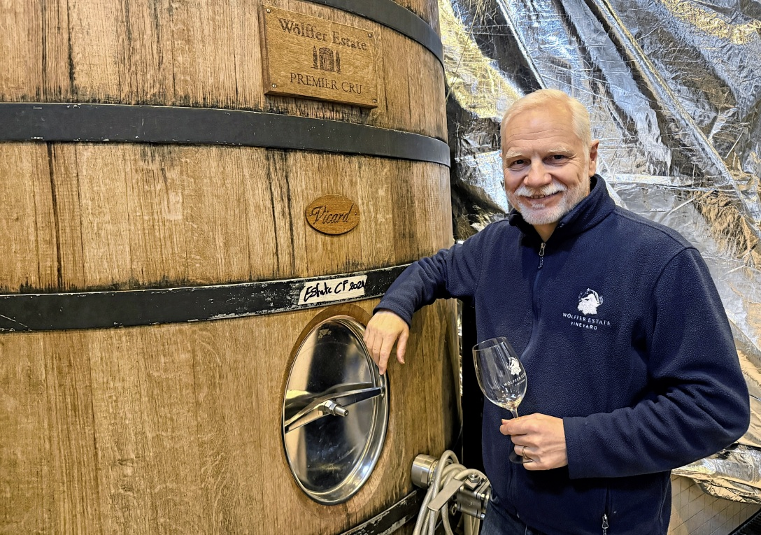 Für seine eleganten Weine weit über den Staat New York hinaus bekannt ist der Winzer Roman Roth.